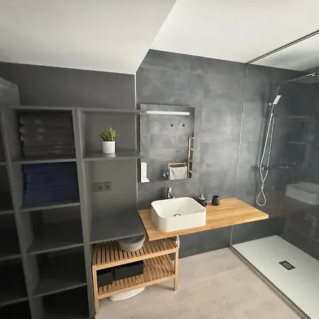 Sunny Getaway Apartment *